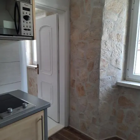 بيت للعطل Stone House Zgogo