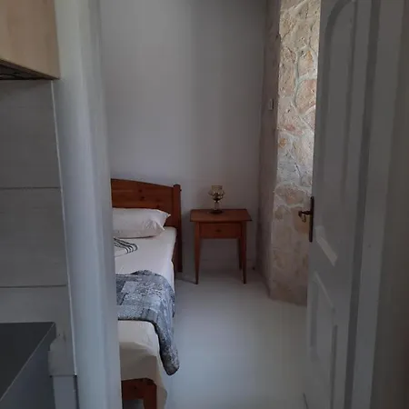 Stone House Zgogo Τρογκίρ